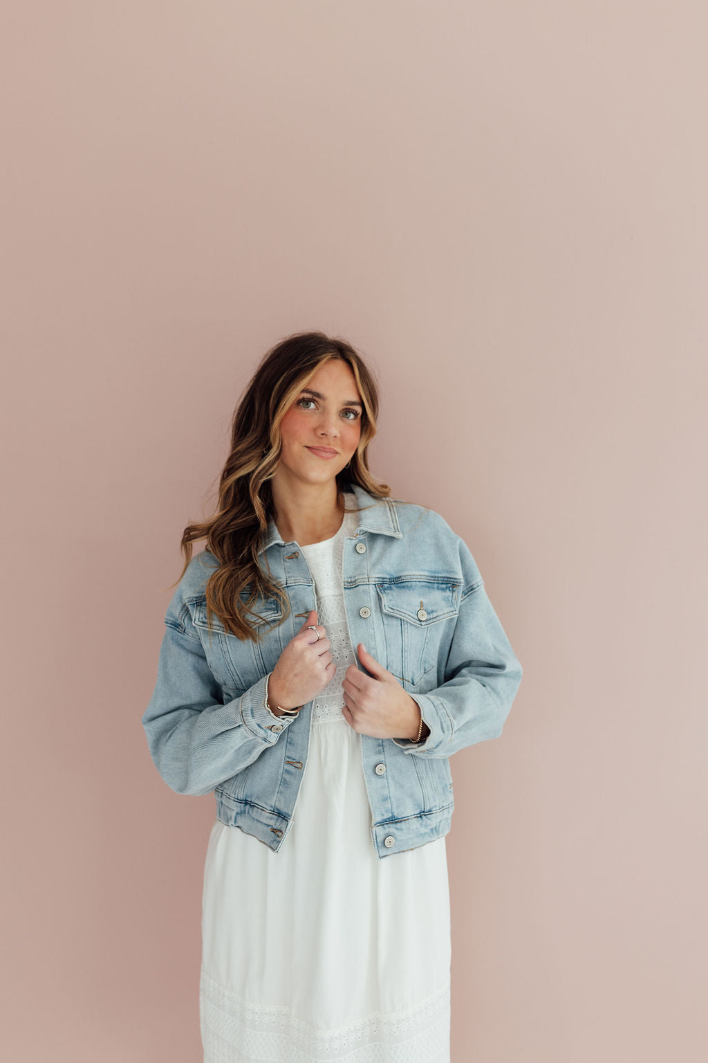 denim jacket women for dress These 24 Jean Jacket Outfits Prove Denim Is the Ultimate Fall Staple