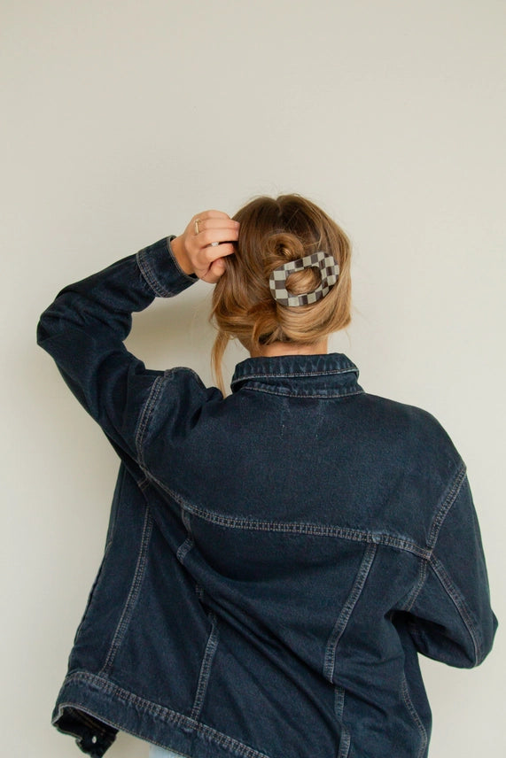 Andi Checkered Circle Flat Claw Clip