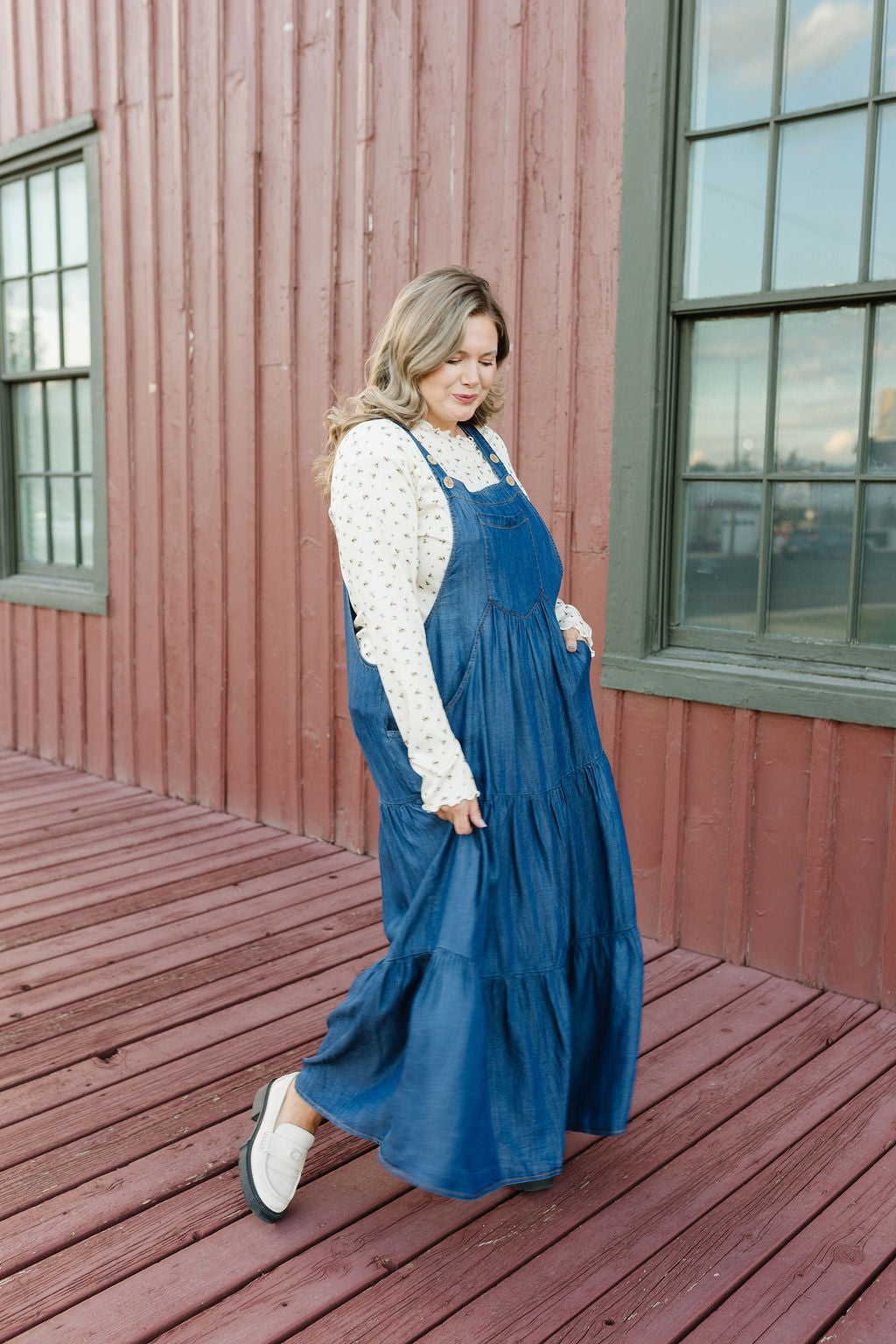 Linnea in Dark Wash