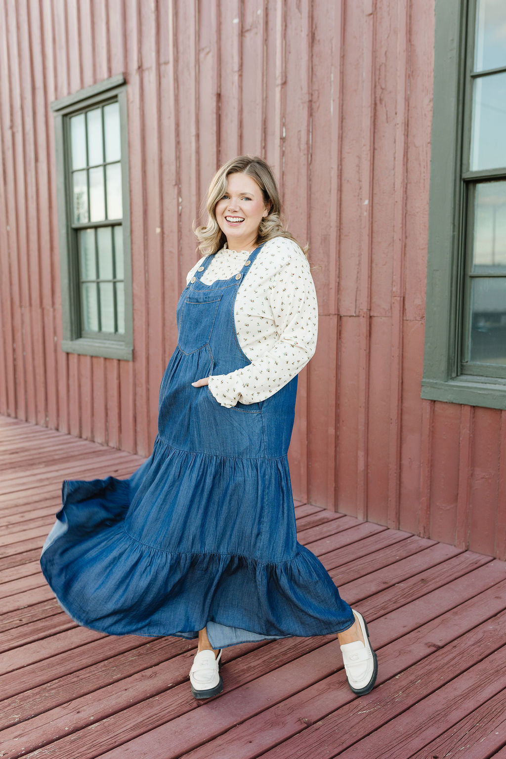 Linnea in Dark Wash