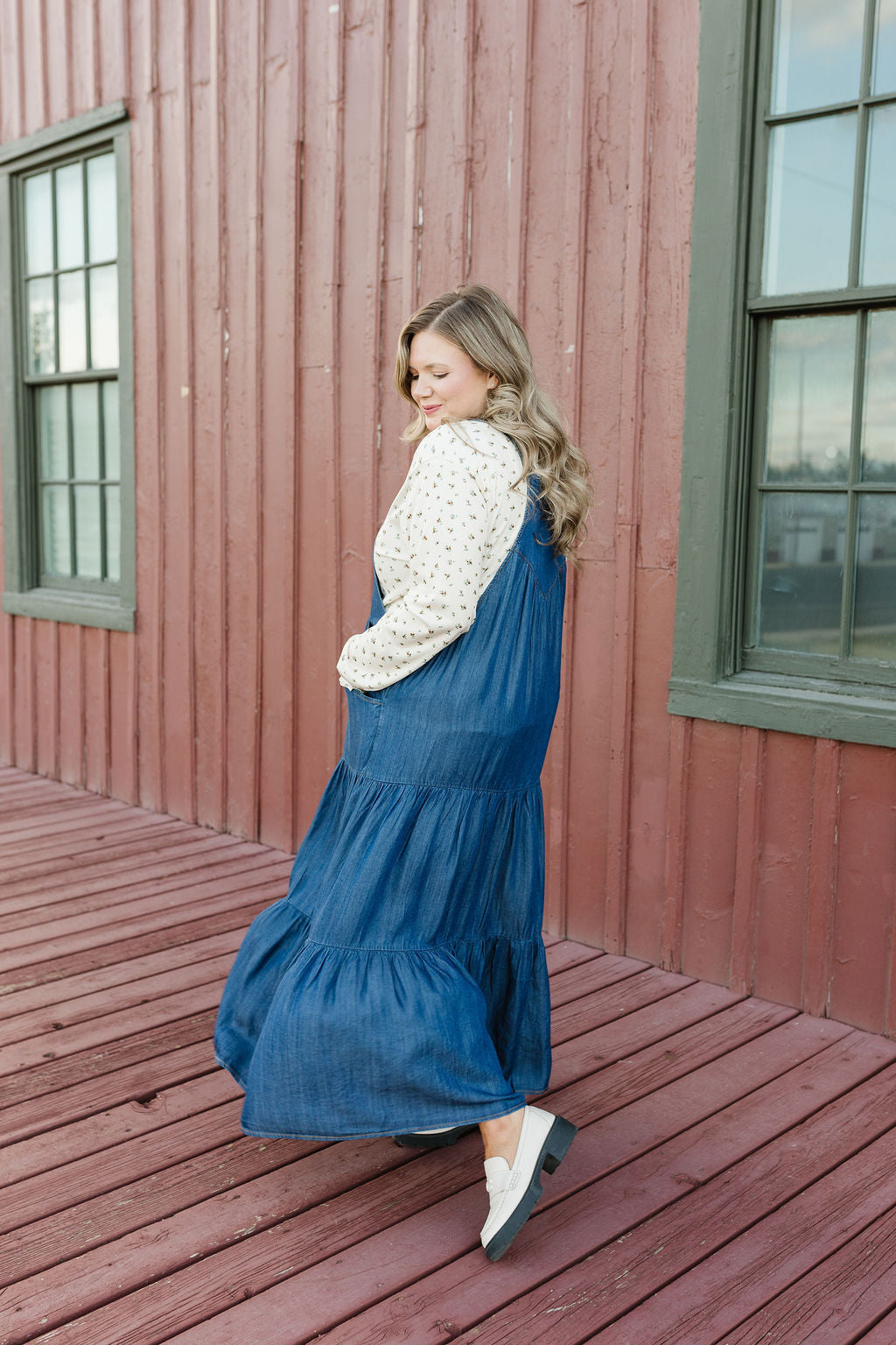Linnea in Dark Wash