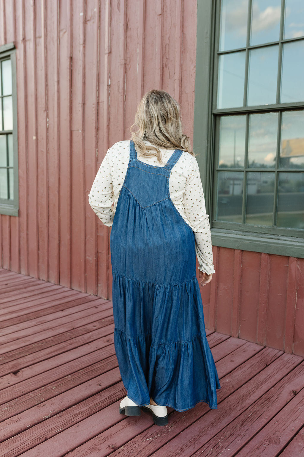Linnea in Dark Wash