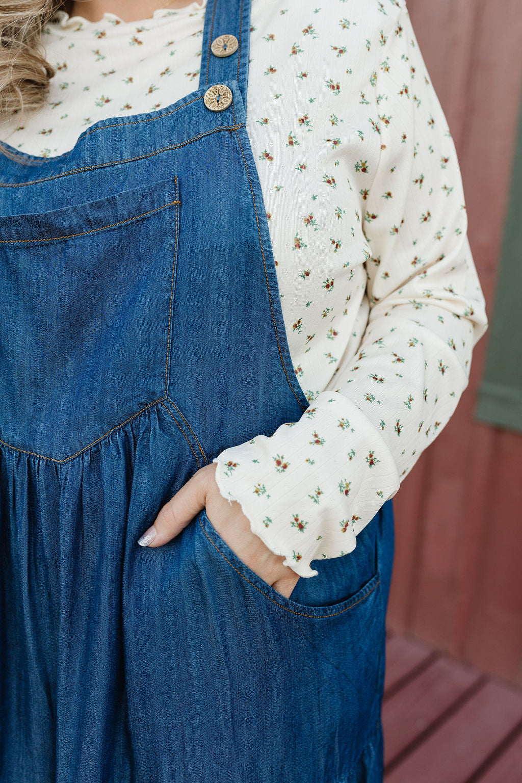 Linnea in Dark Wash