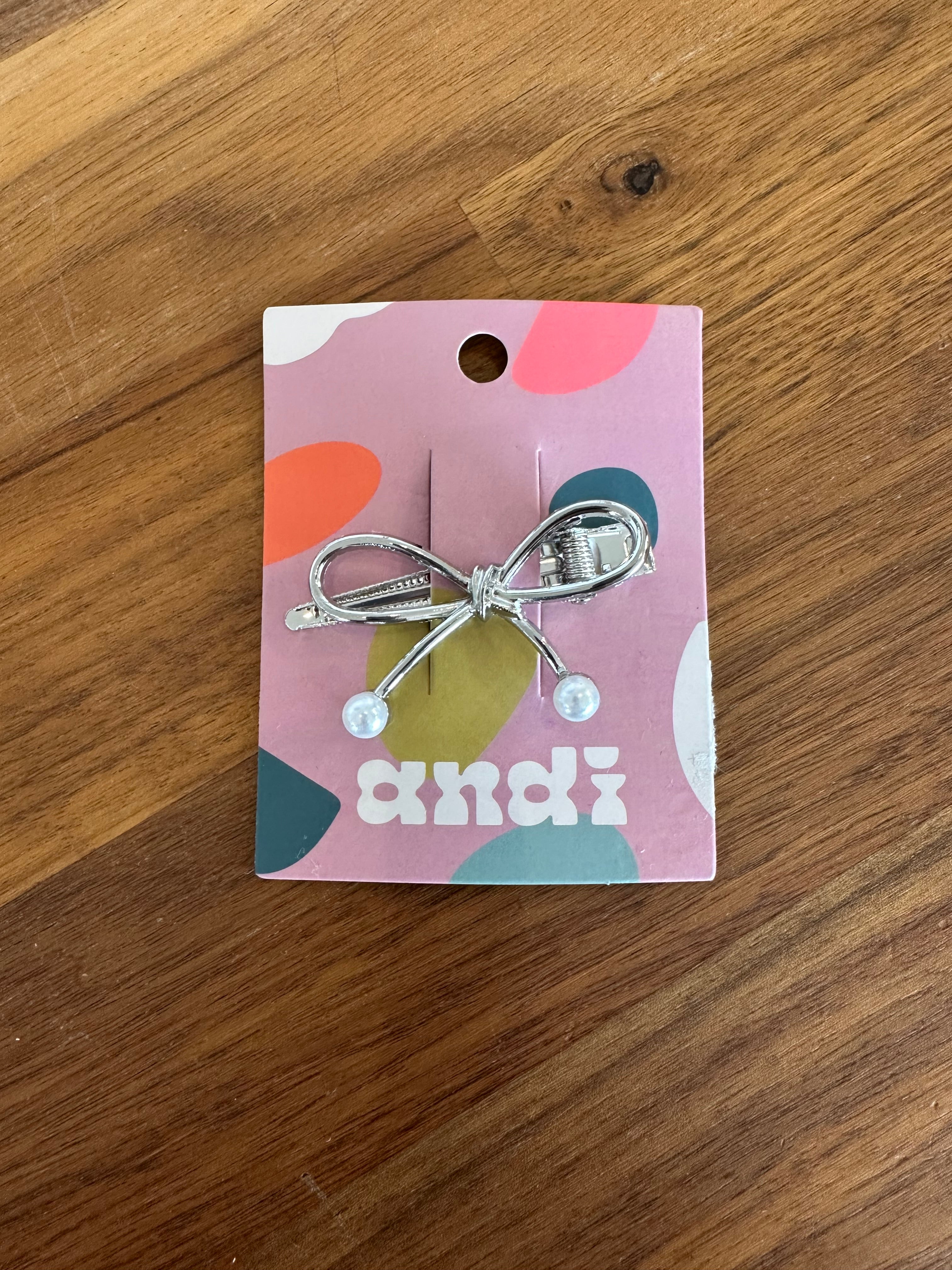 ANDI Amanda Bow Pearl Clip