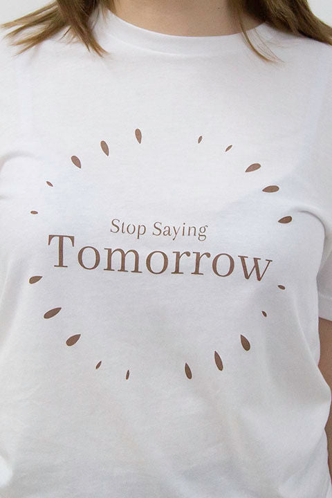 Deja de decir mañana camiseta