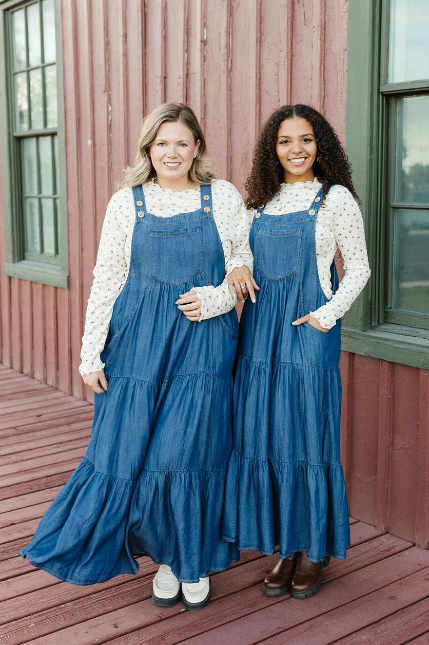 Linnea in Dark Wash